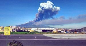 Eruzione Etna, sospesi gli arrivi a Fontanarossa fino alle 19 di oggi