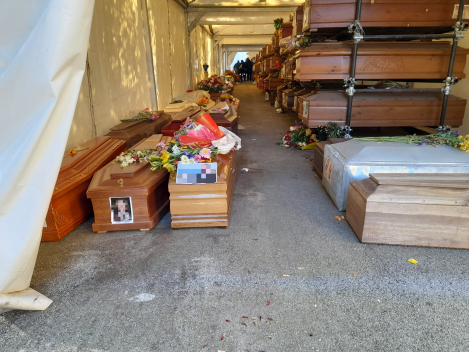 Cimitero dei Rotoli, bare a terra