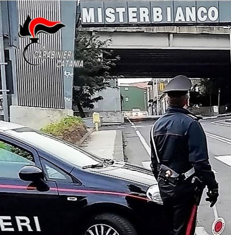 Arresto dei carabinieri per violenze alla moglie
