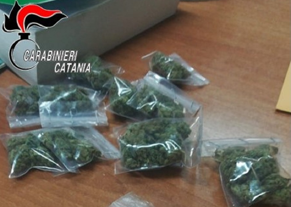 Droga scoperta nello sterzo dell'auto