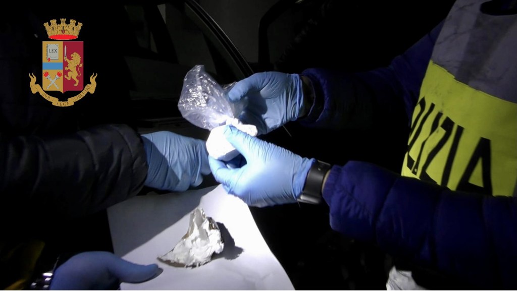 La droga sequestrata in un'auto a Sant'Agata di Militello