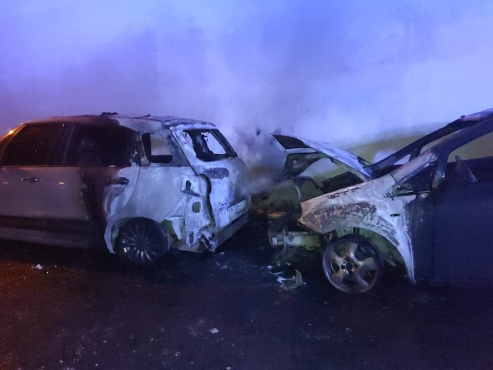 Giallo a Ficarazzi, incendio doloso, distrutte due auto (FOTO)