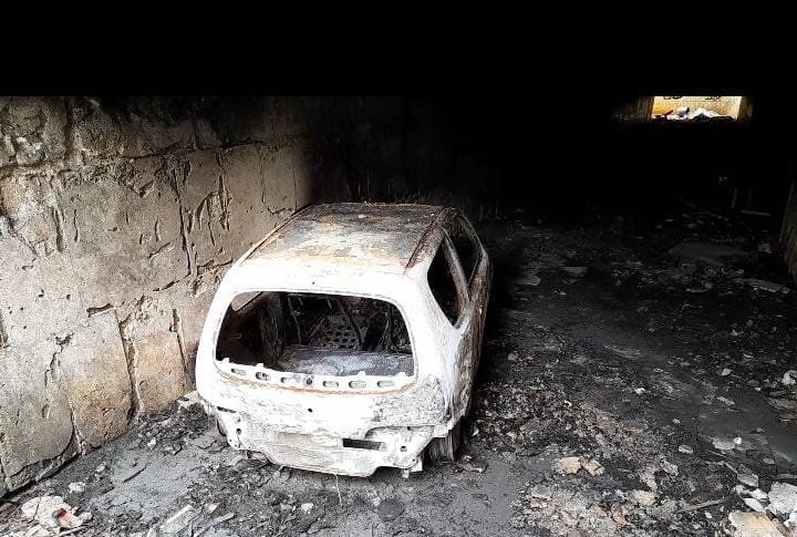 Borgo Ulivia, auto bruciata al sottopasso