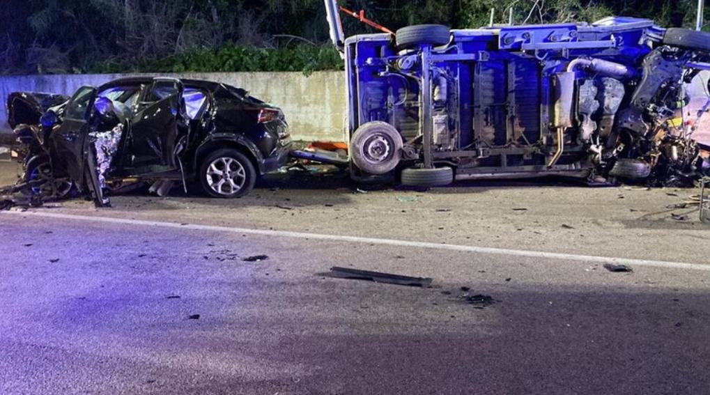 Incidente mortale, scontro tra auto e ambulanza, due vittime nel Nisseno