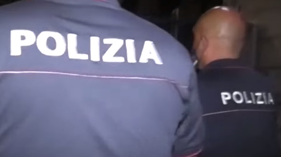 Agenti fermato due minorenni spericolate