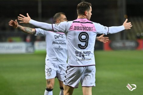 Foggia-Palermo, Brunori esulta dopo il momentaneo 1-1