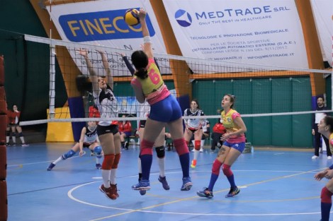 MedTrade Volley Palermo in azione nel derby stracittadino con la Com.Fer