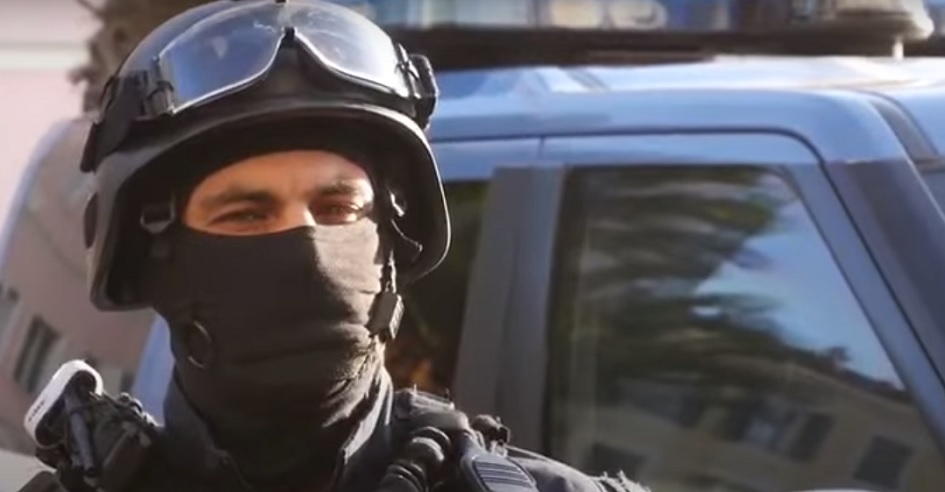 I controlli in una fabbrica del catanese