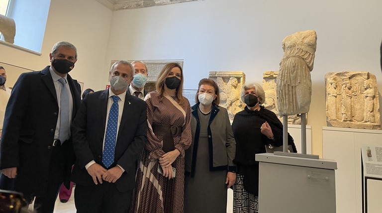 Al museo Salinas la statua di Atena proveniente dalla Grecia