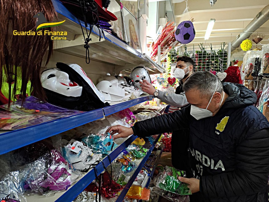 Merce contraffatta sequestrata nel catanese