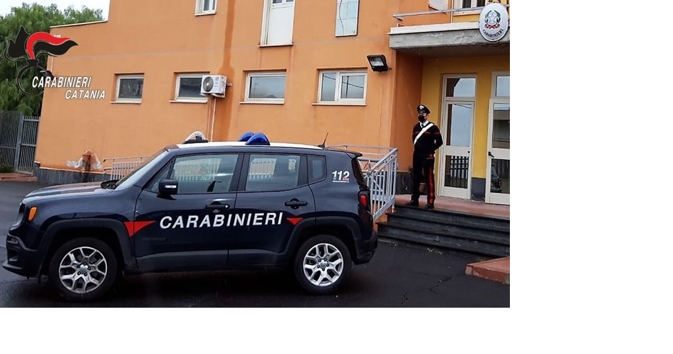 Carabinieri scoprono palazzina allacciata abusivamente alla rete elettrica