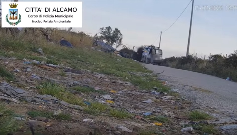 Telecamere e multe per abbandono rifiuti ad Alcamo