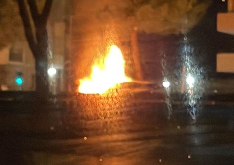 Auto bruciata in piazzale Giotto