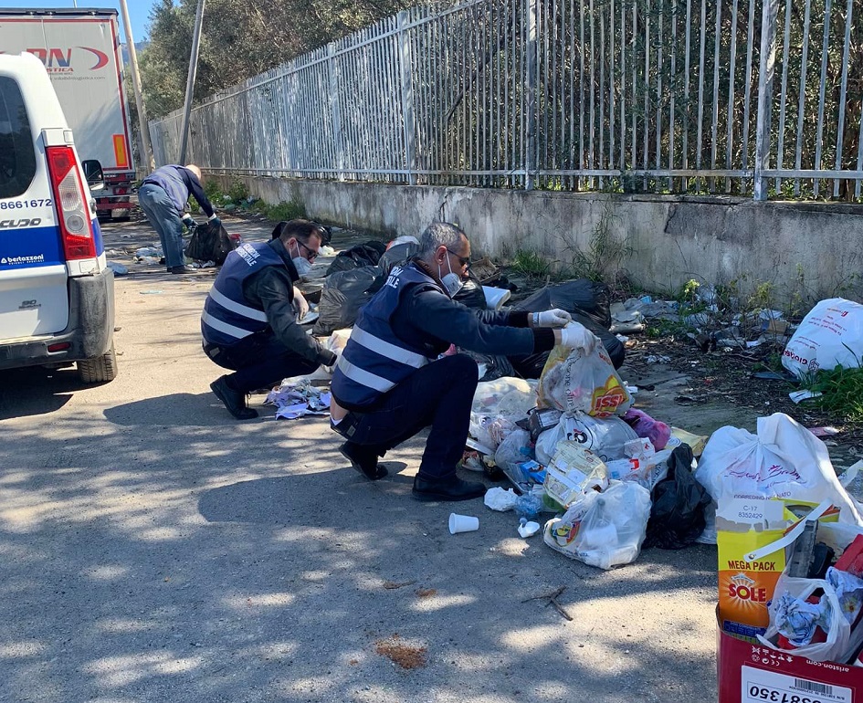 Scattano multe a Carini per abbandono rifiuti