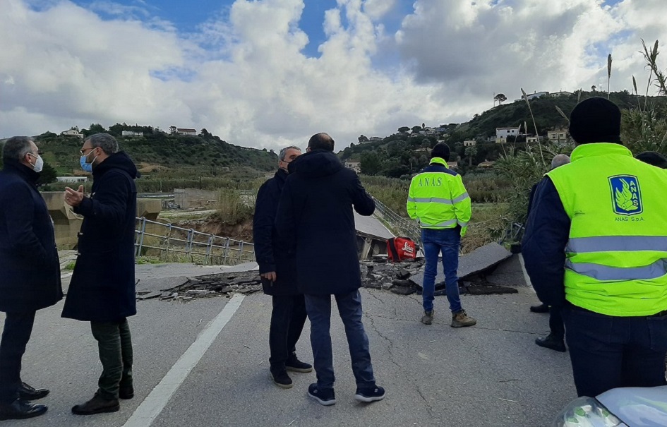 Nasce commissione per il ponte crollato sul fiume San Bartolomeo