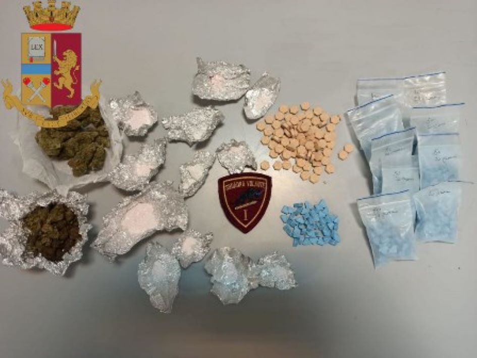 spacciatore deteneva droga nel garage