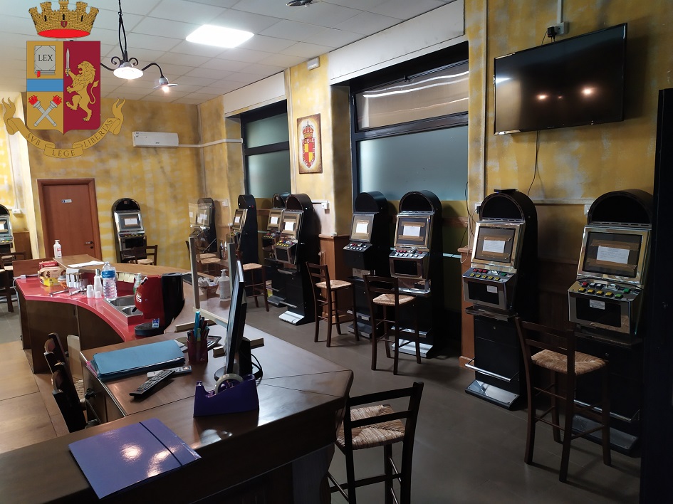 Scoperta sala giochi abusiva a Catania