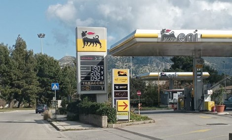 Caro benzina, Palermo, Viale dell'Olimpo