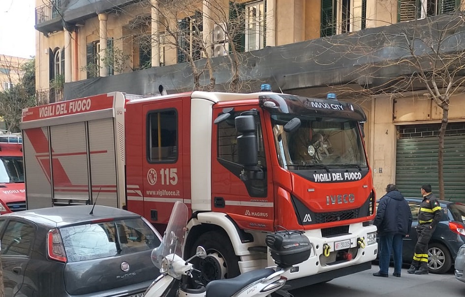 anziana muore travolta da armadio