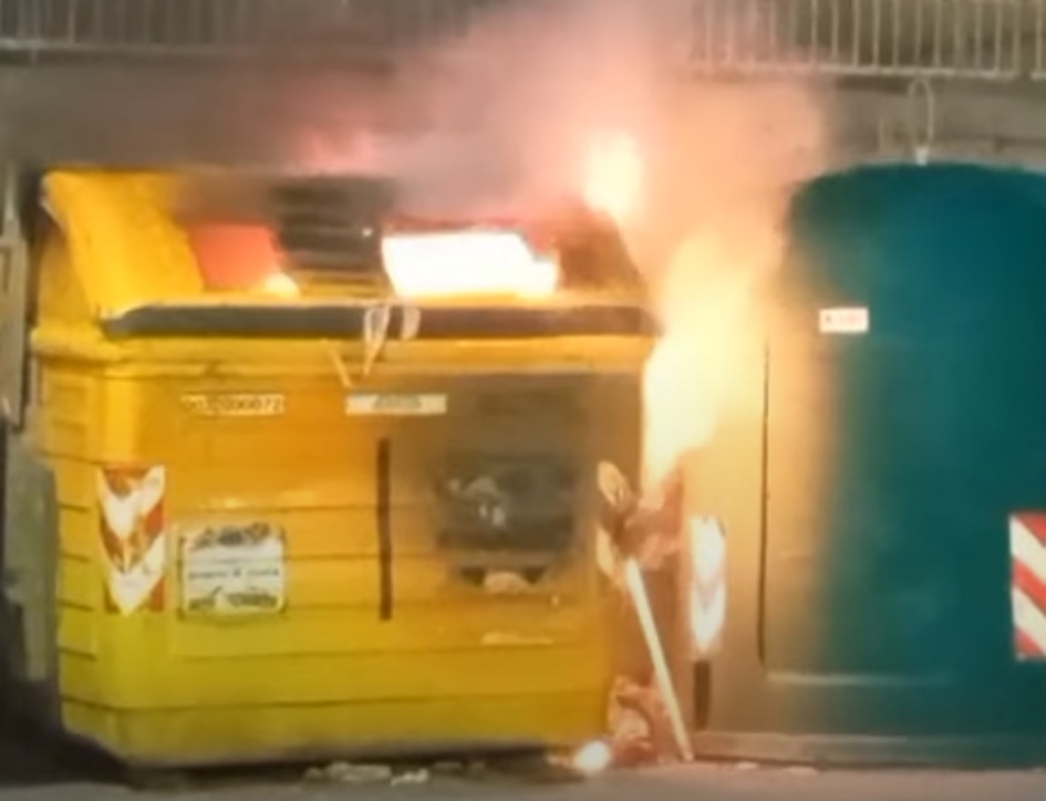 Raid incendia ai rifiuti a Palermo