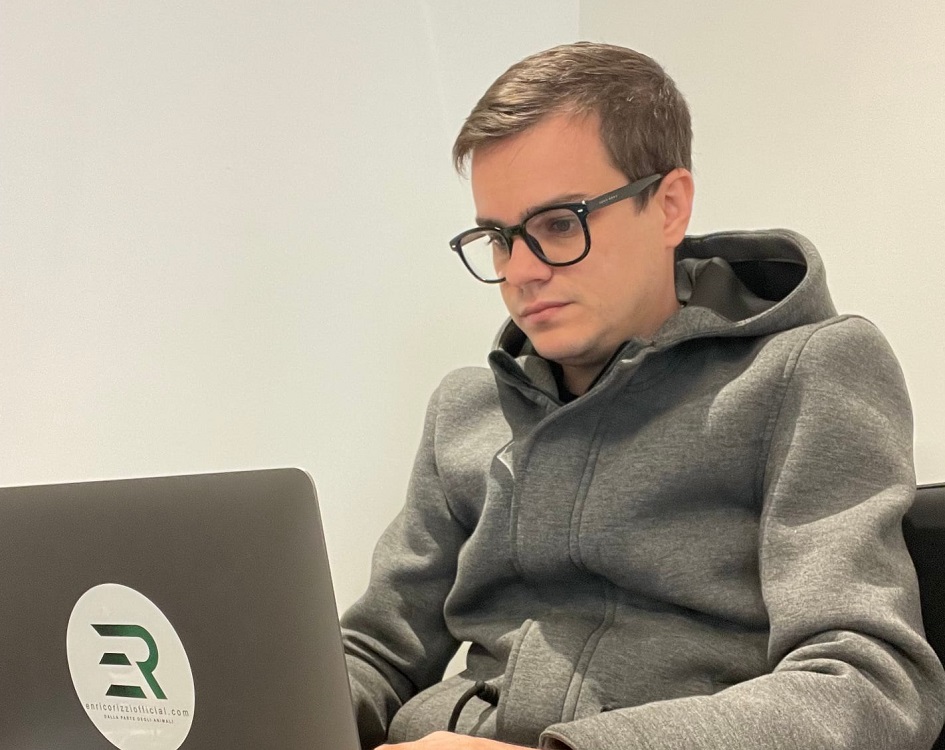 Diffamazione via social alla polizia municipale, Procura chiede