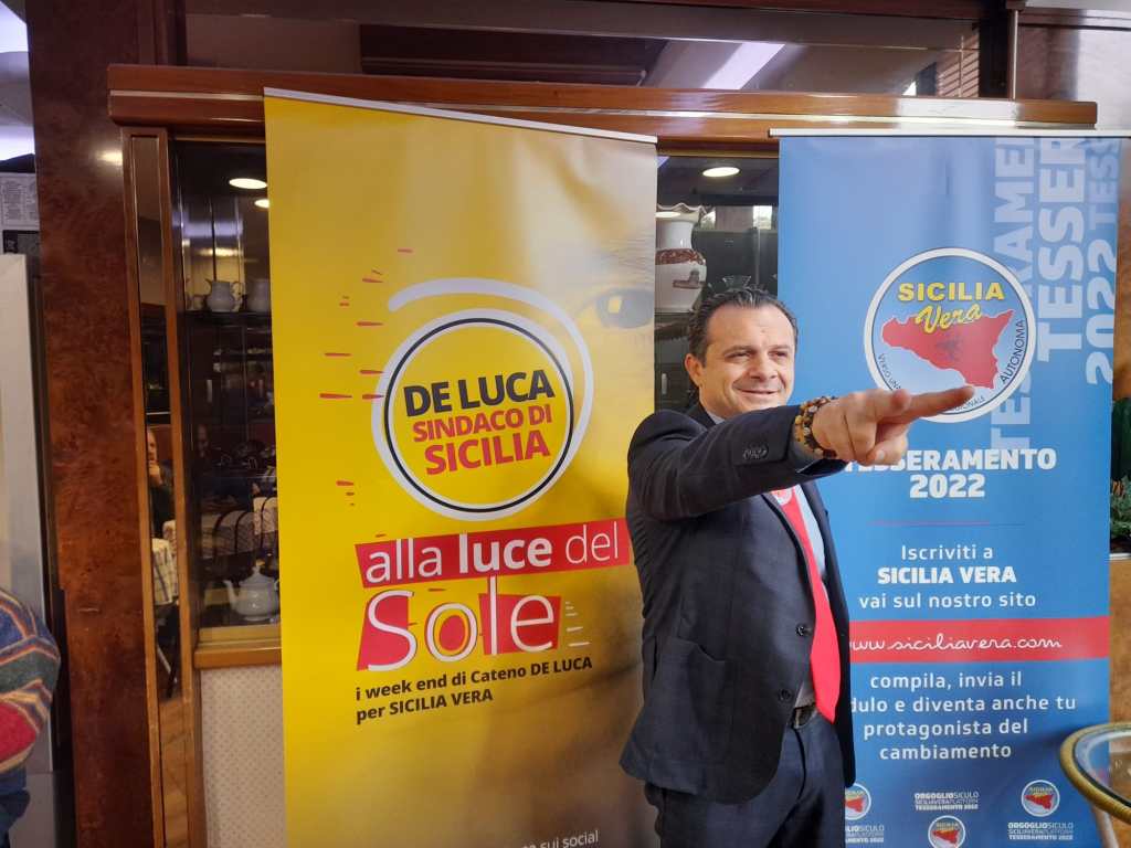 Cateno De Luca presenta la lista a Palermo