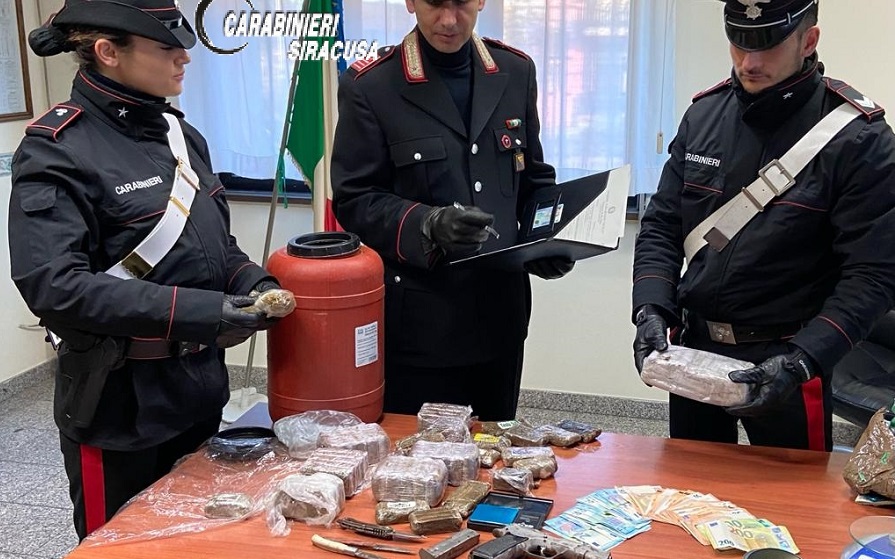 Armi e droga sequestrati dai carabinieri