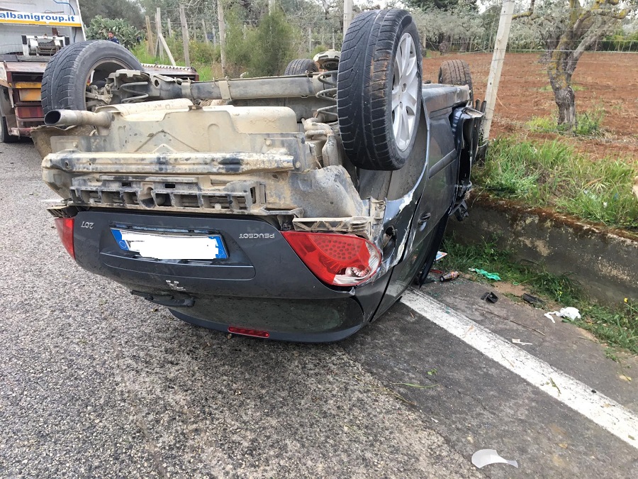 Auto ribaltata nel Ragusano