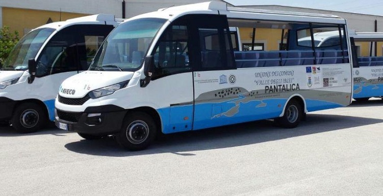 Bus turistici nel Siracusano