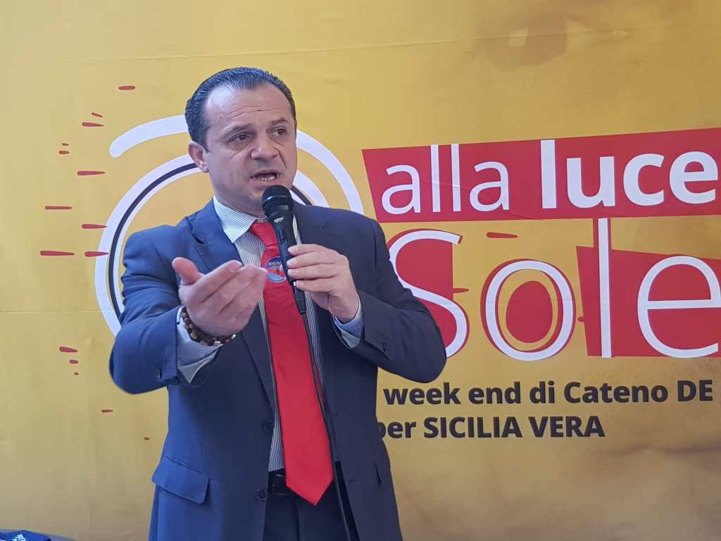 Elezioni regionali, Cateno De Luca interviene a Siracusa
