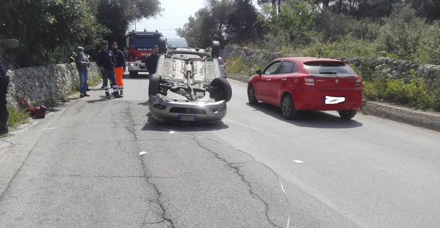 Auto ribaltata a Belvedere