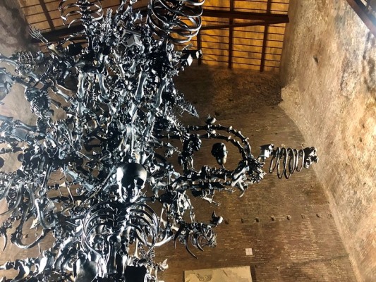 L'opera La Commedia Umana di Ai Weiwei alle Terme di Diocleziano