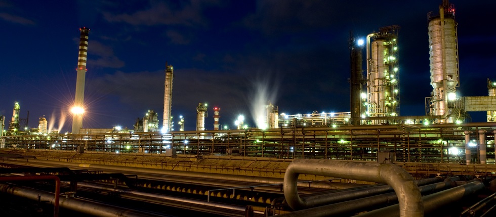 Le raffinerie Lukoil nel Petrolchimico di Siracusa