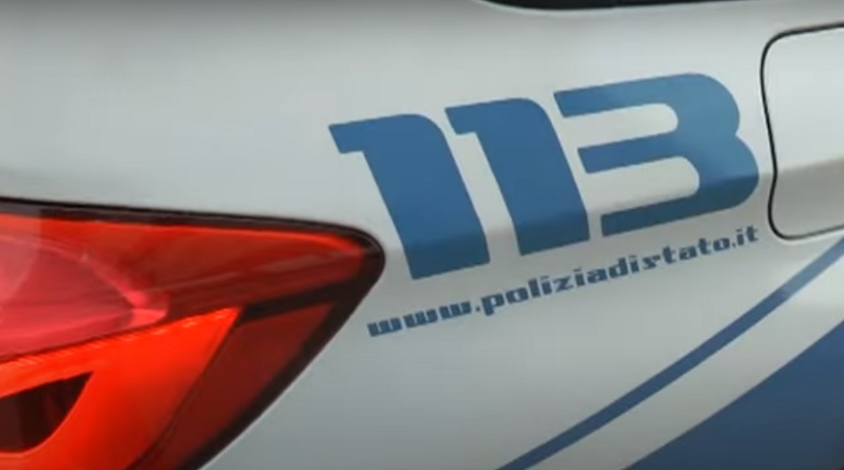 La polizia ha arrestato due complici accusati di aver commesso rapine a mano armata