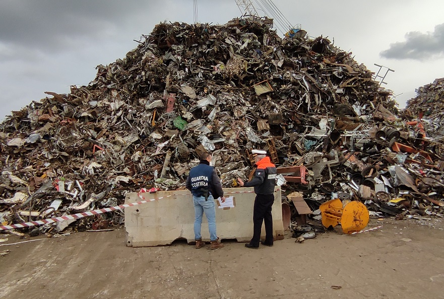 Rottami sequestrati ad Augusta