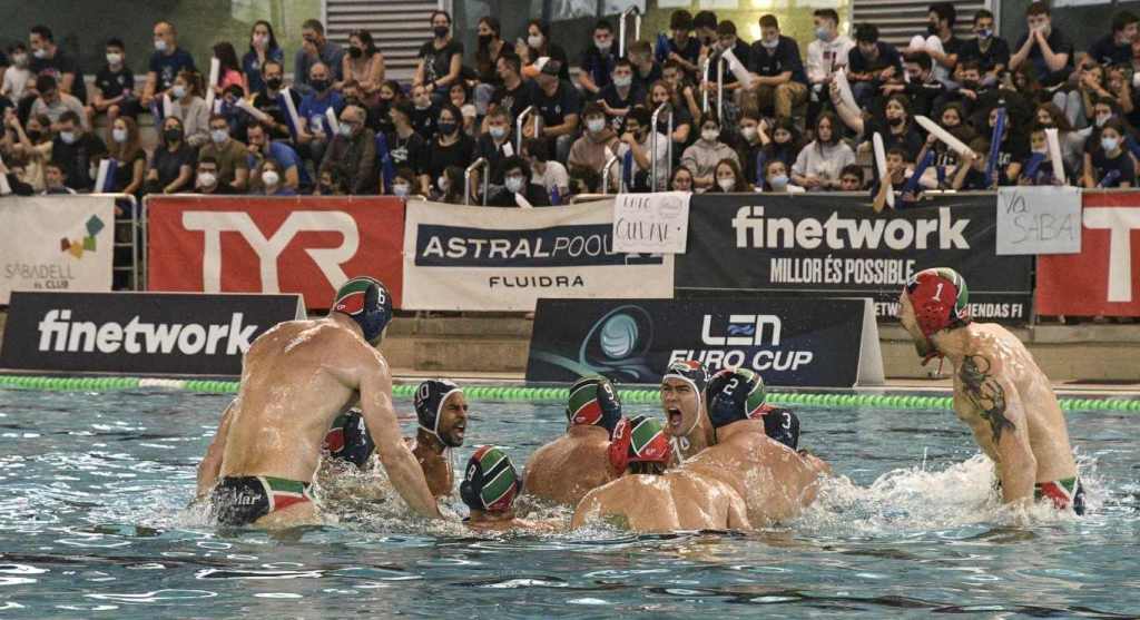 Telimar in acqua nel pre partita della finale di ritorno di Len Euro Cup col Sabadell