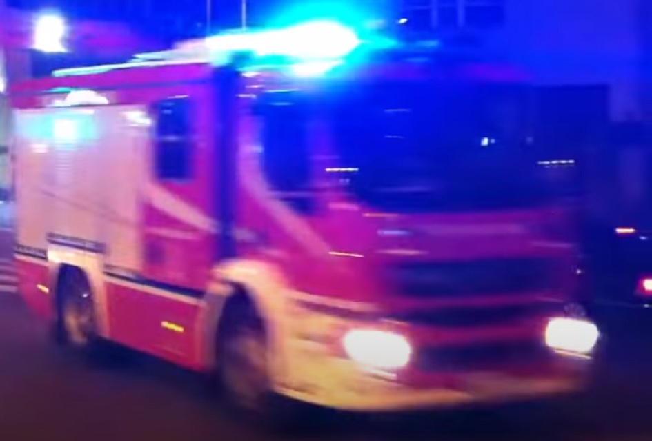 lancio di uova contro i vigili del fuoco