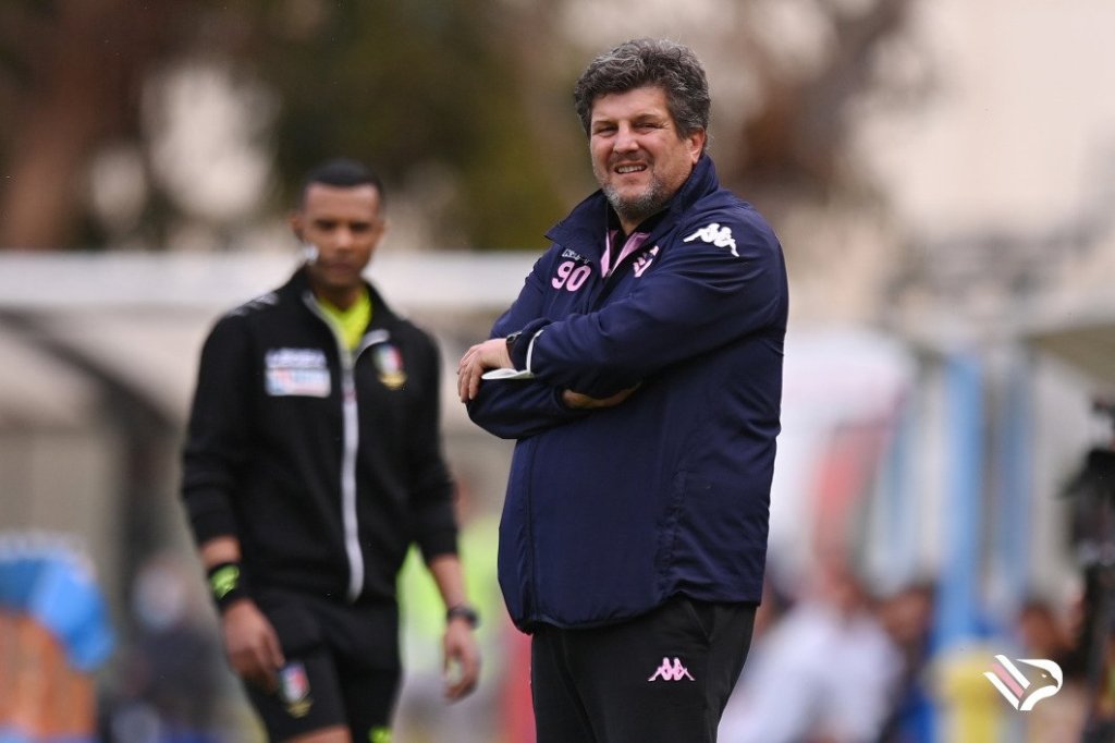 Il tecnico del Palermo Silvio Baldini nella sfida di Monopoli