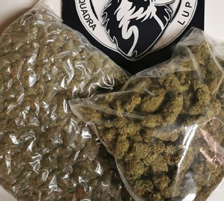 Scoperto mini market della droga in un appartamento di via Vecchia Ognina