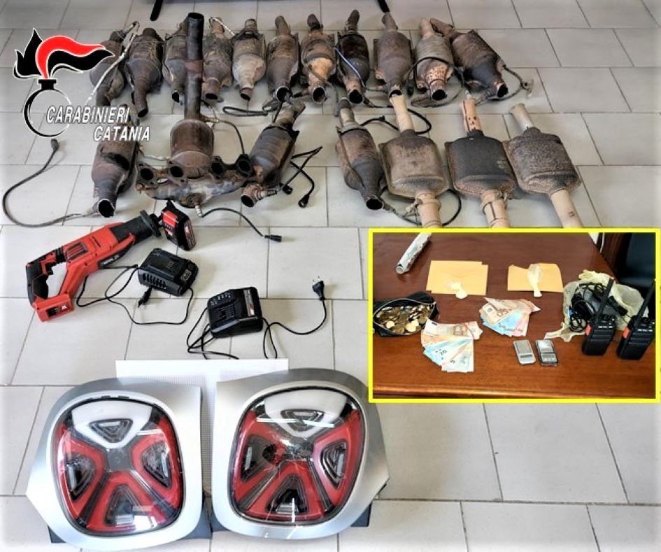 Droga e catalizzatori rubati scoperti a Librino