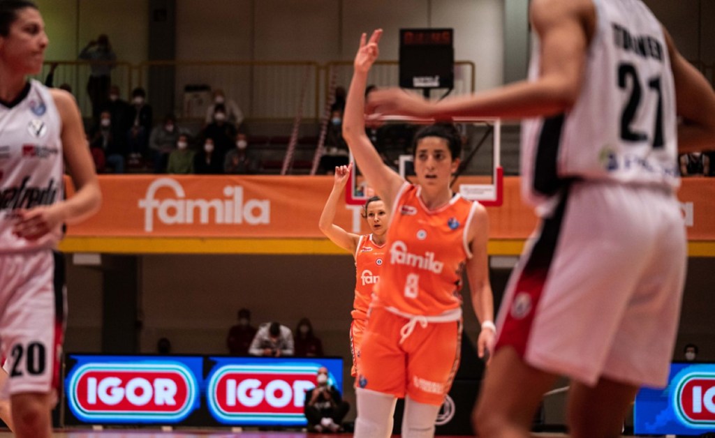 Costanza Verona, playmaker della Schio impegnata in gara 1 delle finali scudetto contro Bologna