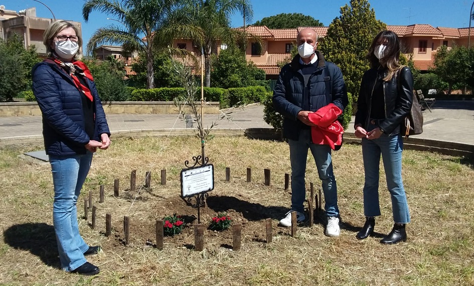 Una targa in ricordo di Gioacchino Ponte