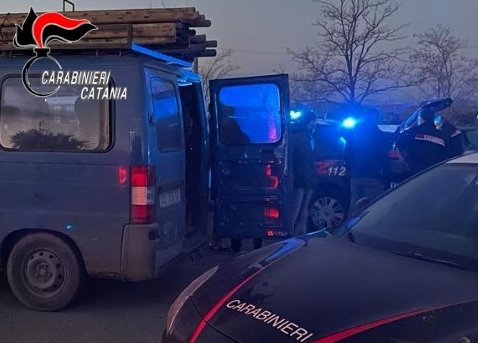 Due denunce per furti nelle campagne di attrezzi agricoli a Ramacca