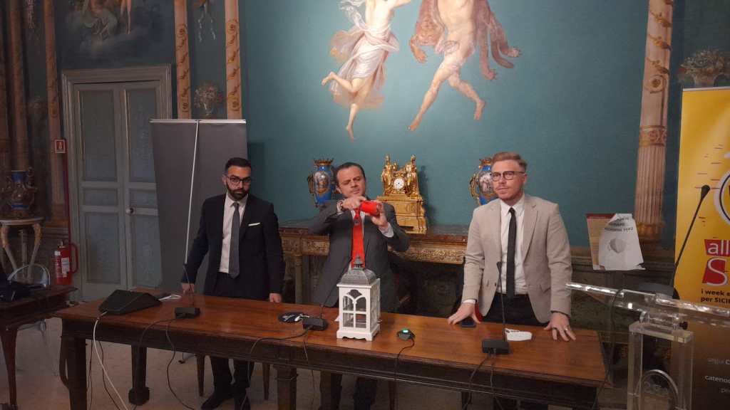 Cateno De Luca presenta Ismaele La Vardera