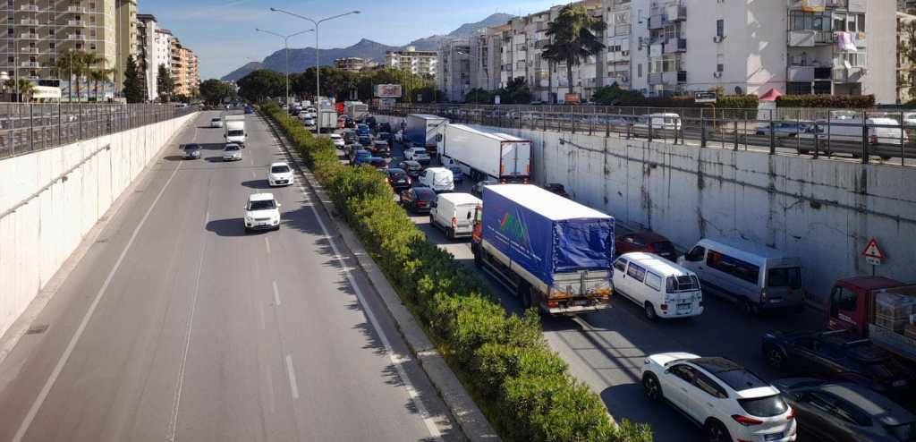 Traffico in viale regione siciliana, canale Mortillaro