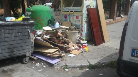 abbandono rifiuti alla scuola Perez, Palermo