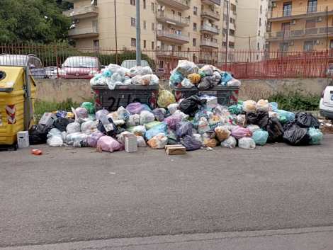 Disservizi alla raccolta in via Montepellegrino