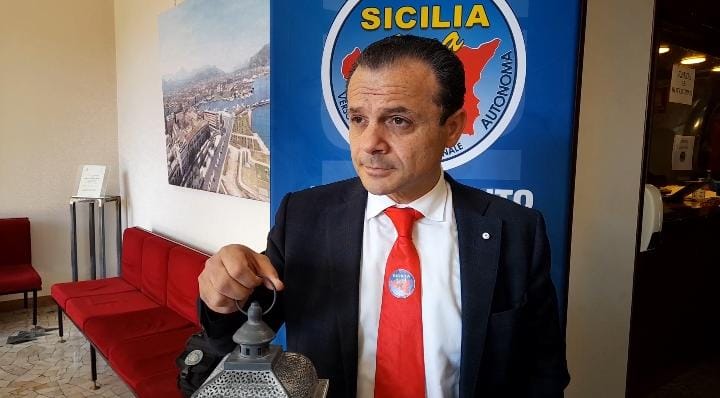 Cateno De Luca alla convention a Palermo