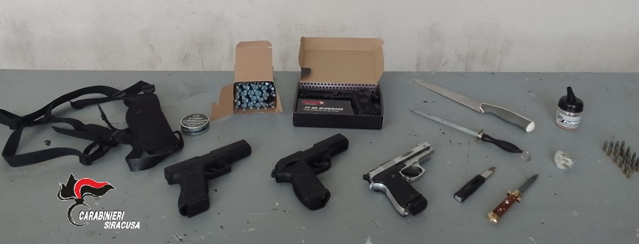 Armi e droga trovate ad un turista