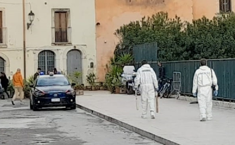 Indagini dei carabinieri sulla rissa in Ortigia e sulla donna morta